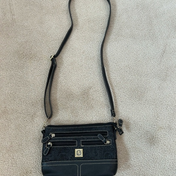 Stone & Co. Black Leather Crossbody Bag with Adjustable Strap - Picture 4 of 7